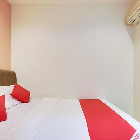 Oyo 90282 Hotel Taj Inn, Seksyen 7 شاه علام المظهر الخارجي الصورة